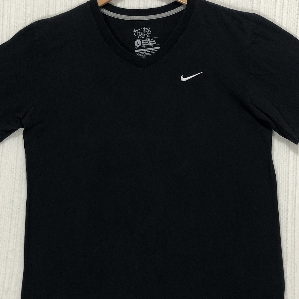 Nike The Athletic Dept Mens Black V Neck T-Shirt Embroidered Swoosh Size L